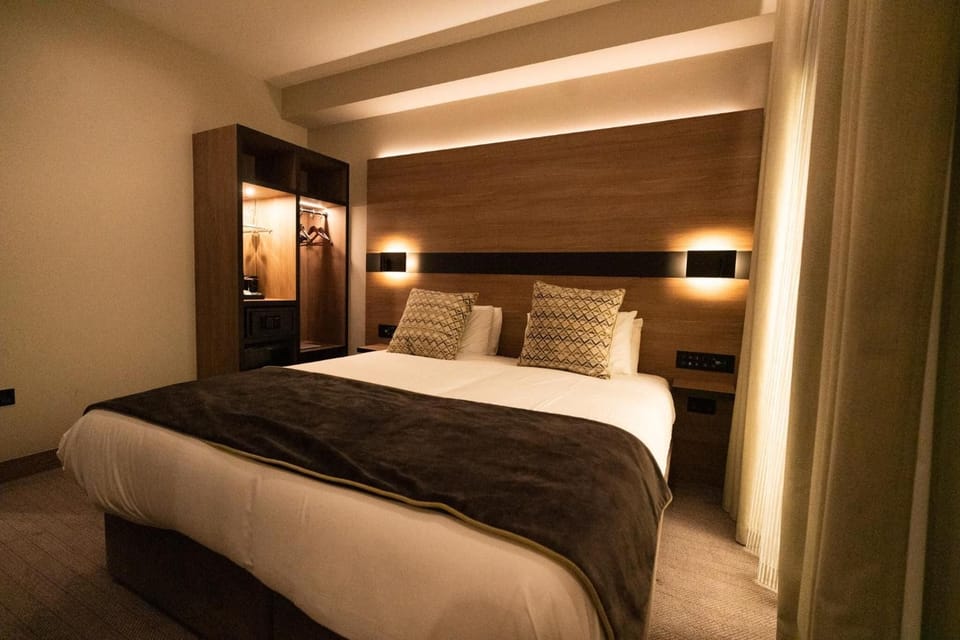 In-room safe, free cribs/infant beds, free WiFi, bed sheets