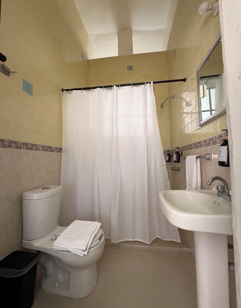 Family Double Room, City View | Bathroom