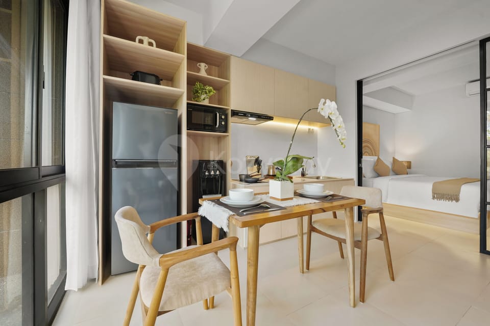 Apartment, 1 Bedroom, City View | Dining room