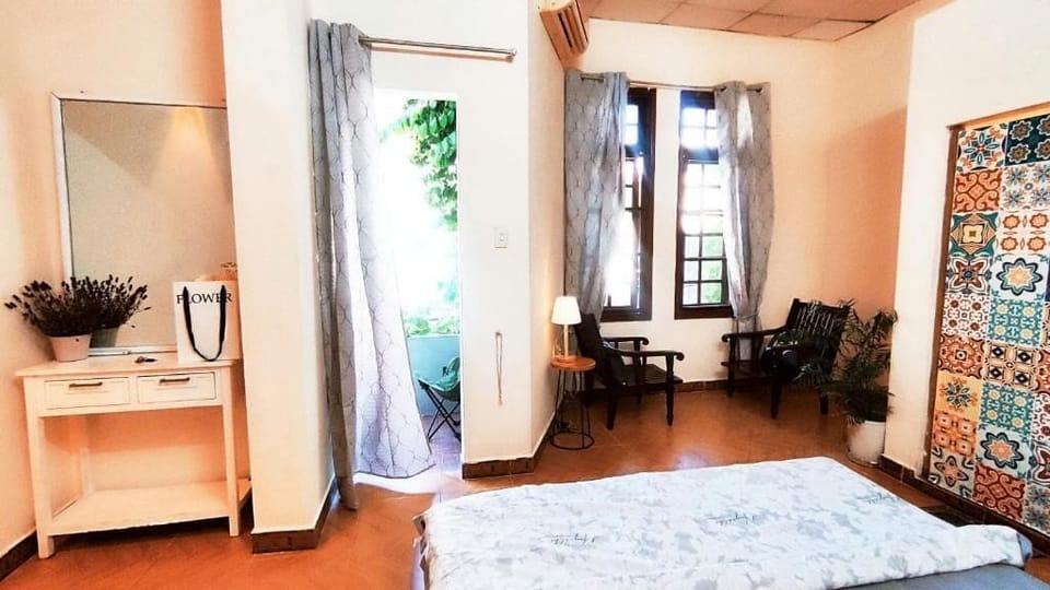 Standard Double Room, Balcony, Courtyard View | Blackout drapes, WiFi (free)