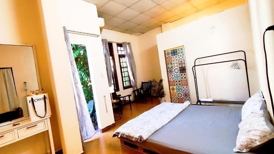 Standard Double Room, Balcony, Courtyard View | Blackout drapes, WiFi (free)