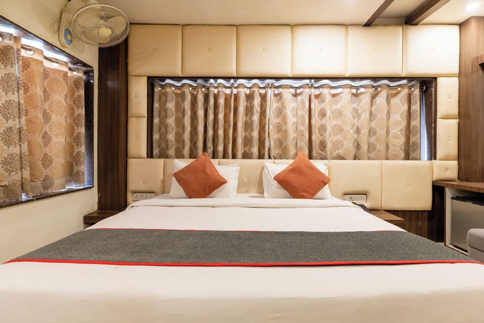 Deluxe Room | Egyptian cotton sheets, premium bedding, memory foam beds, desk