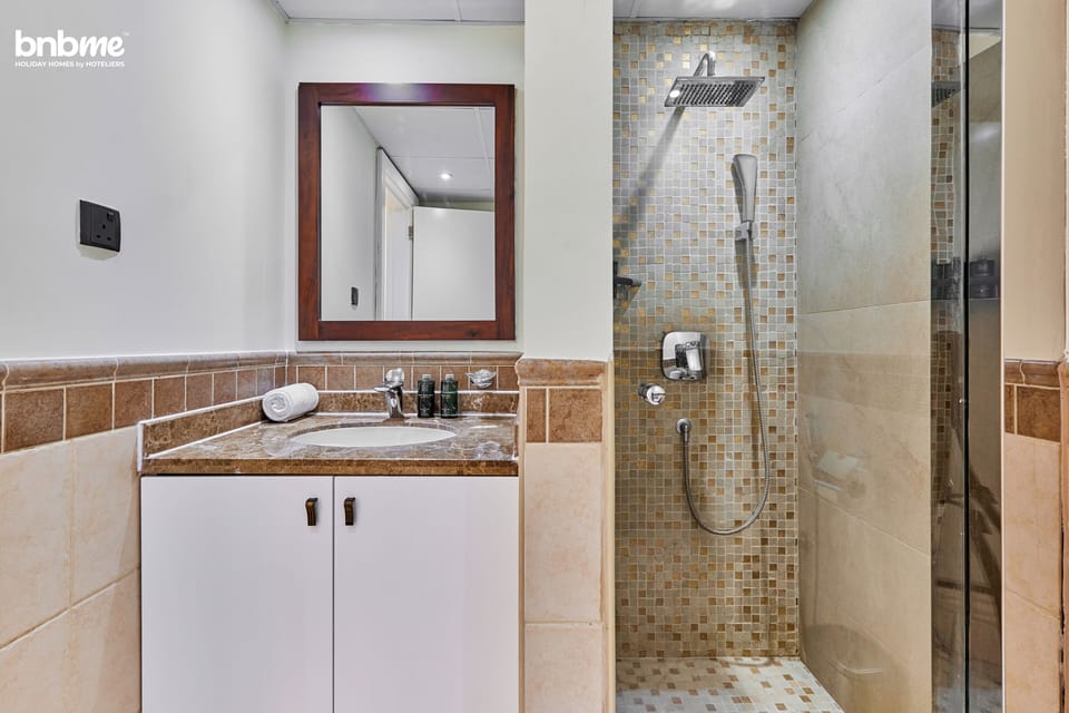 Deluxe Apartment, Balcony | Bathroom