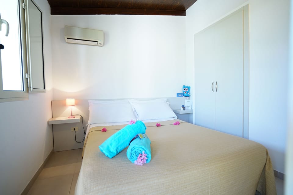 Desk, bed sheets