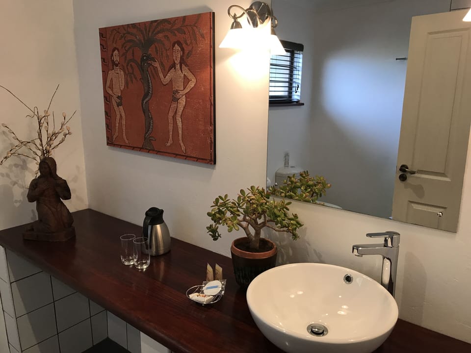 Luxury Twin Room | Bathroom sink