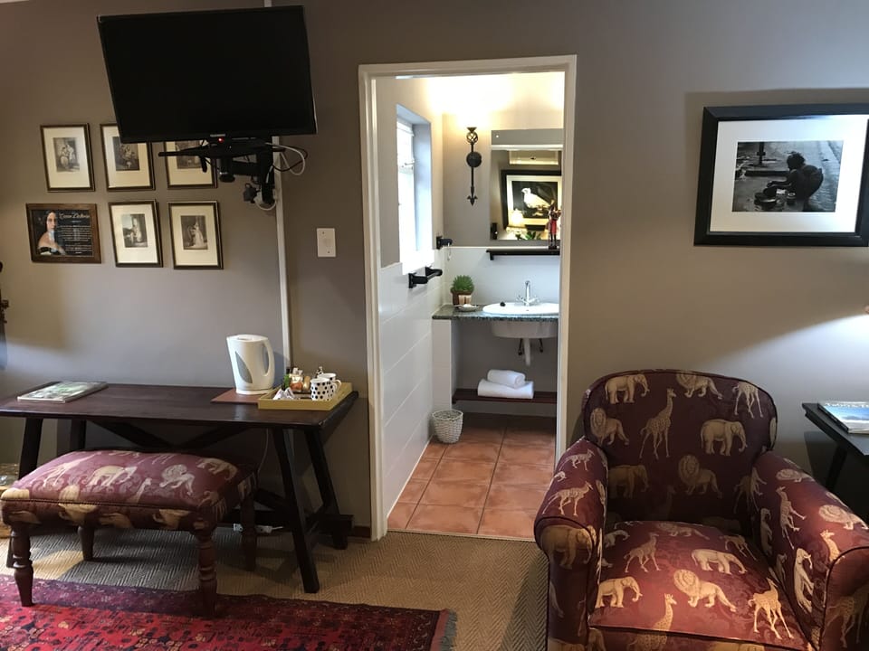 Bathtub, free toiletries, towels