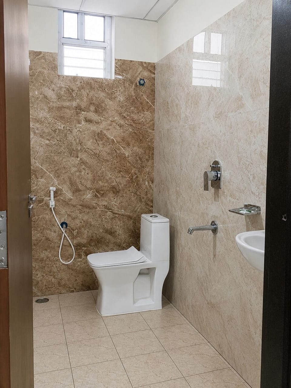 Classic Double Room | Bathroom | Shower, towels, soap