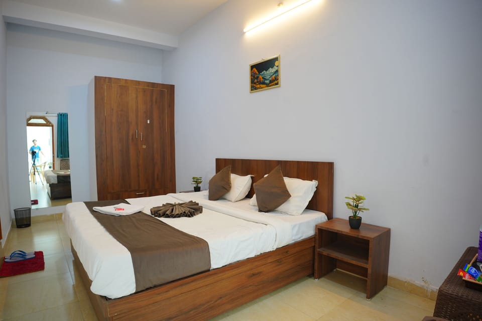 Standard Room | Desk, laptop workspace, blackout drapes, WiFi (free)