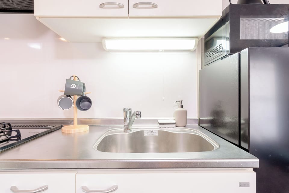 Deluxe Quadruple Room, Balcony | Private kitchen | Fridge, microwave, stovetop, cookware/dishes/utensils