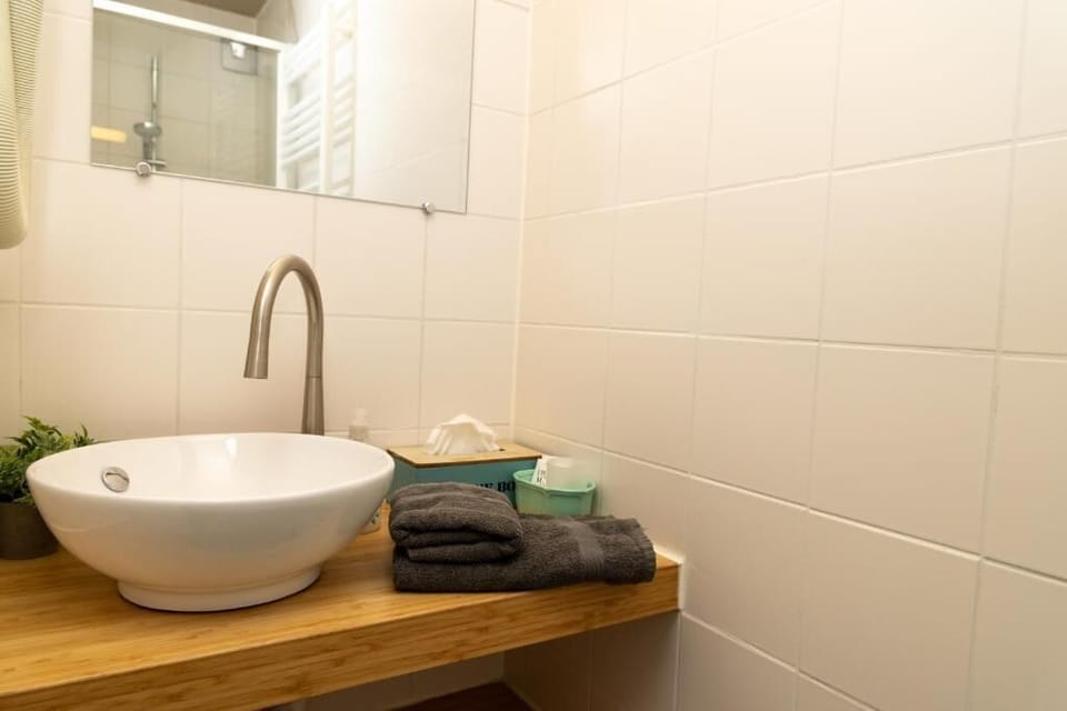 Single Room, Garden View | Bathroom | Slippers