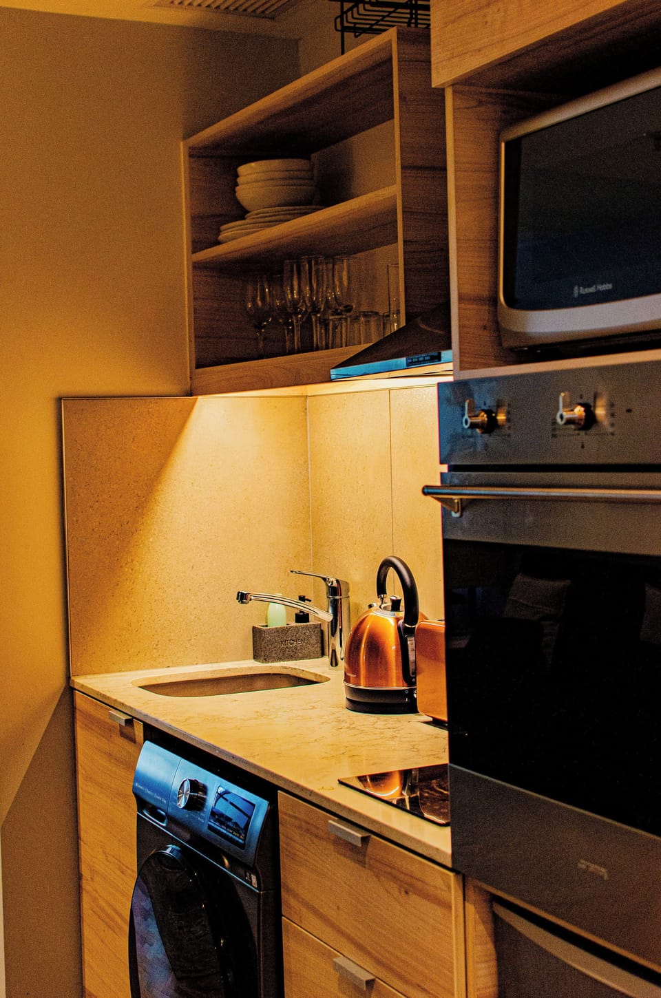 Full-size fridge, oven, stovetop, electric kettle