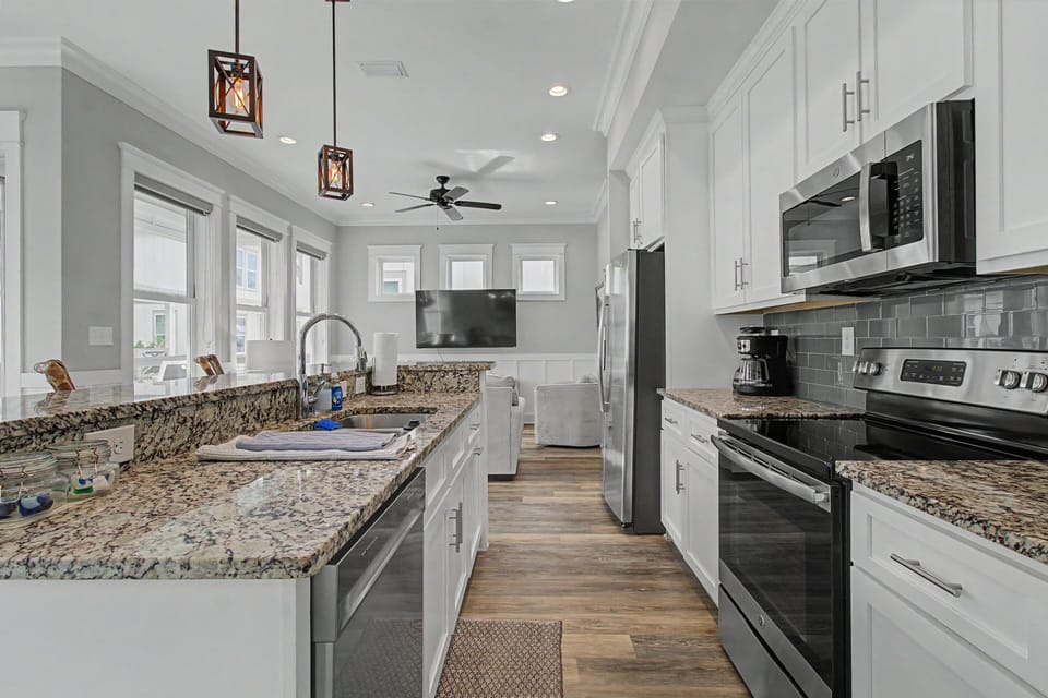 House, 2 Bedrooms | Private kitchen | Coffee/tea maker, fridge, oven