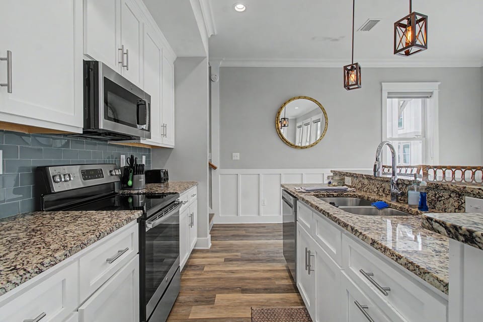 House, 2 Bedrooms | Private kitchen | Coffee/tea maker, fridge, oven