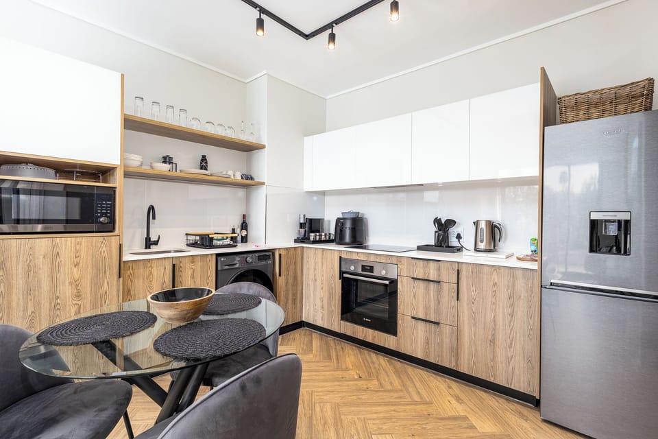 Luxury Apartment, Canal View | Private kitchen