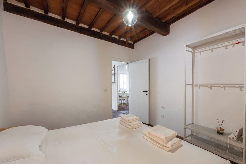 Iron/ironing board, WiFi (free)