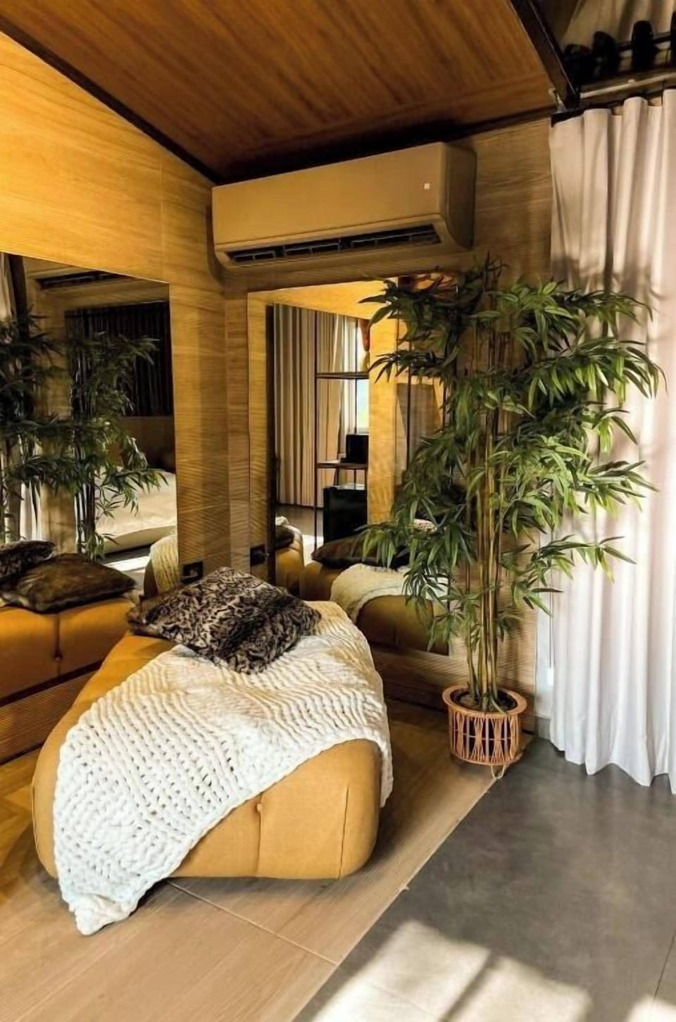 Luxury Suite | Premium bedding, down comforters, Select Comfort beds, desk