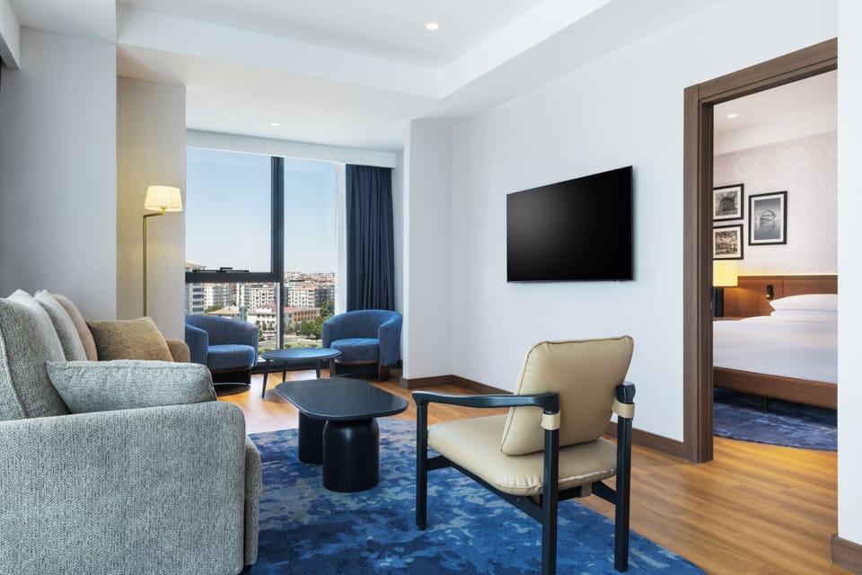 Suite, 1 King Bed with Sofa bed, City View | Egyptian cotton sheets, premium bedding, Tempur-Pedic beds, minibar