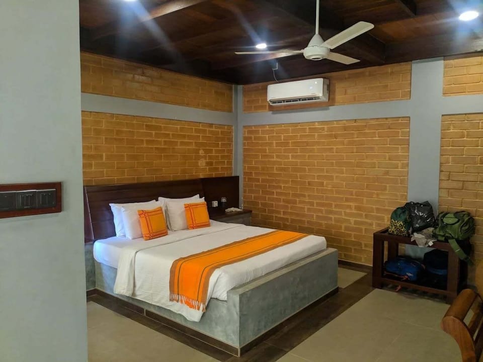 Double Room, Garden View | In-room safe, desk, iron/ironing board (on request), WiFi (free)