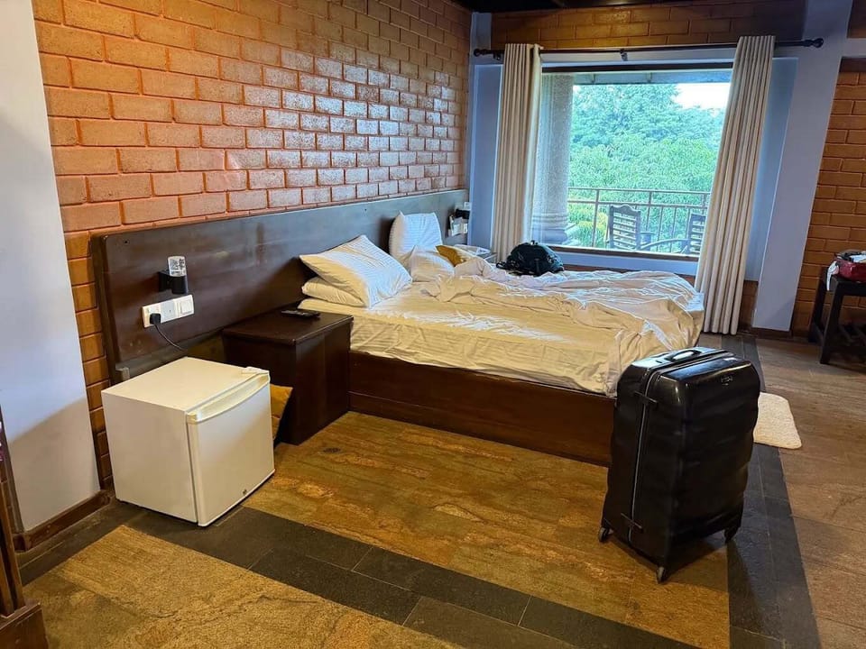 Double Room, Garden View | In-room safe, desk, iron/ironing board (on request), WiFi (free)