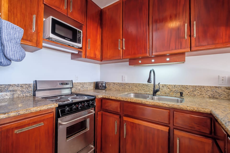 Suite, 1 King Bed, Partial Ocean View | Private kitchen | Full-size fridge, microwave, oven, stovetop
