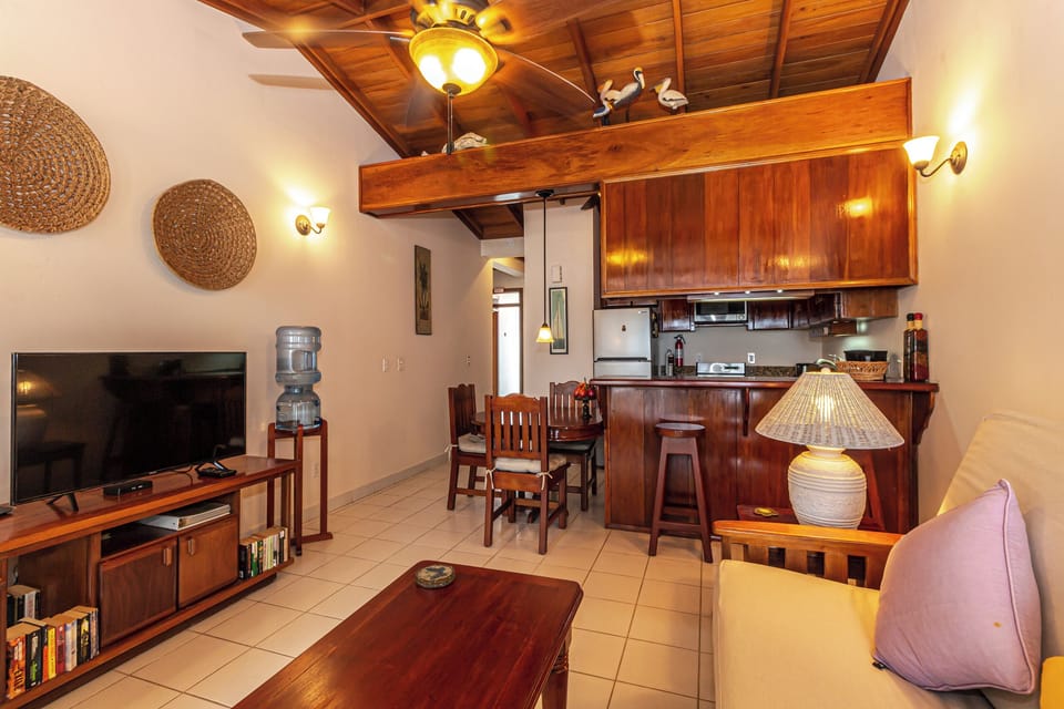 Premium Suite, Ocean View | Living area
