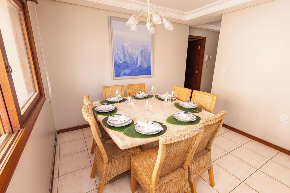 Family Apartment, 4 Bedrooms, Kitchen, City View | Dining