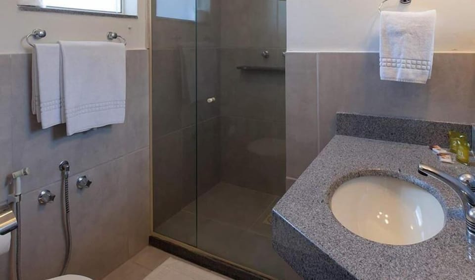 Standard Apartment, Garden View | Bathroom | Shower, free toiletries, hair dryer, towels