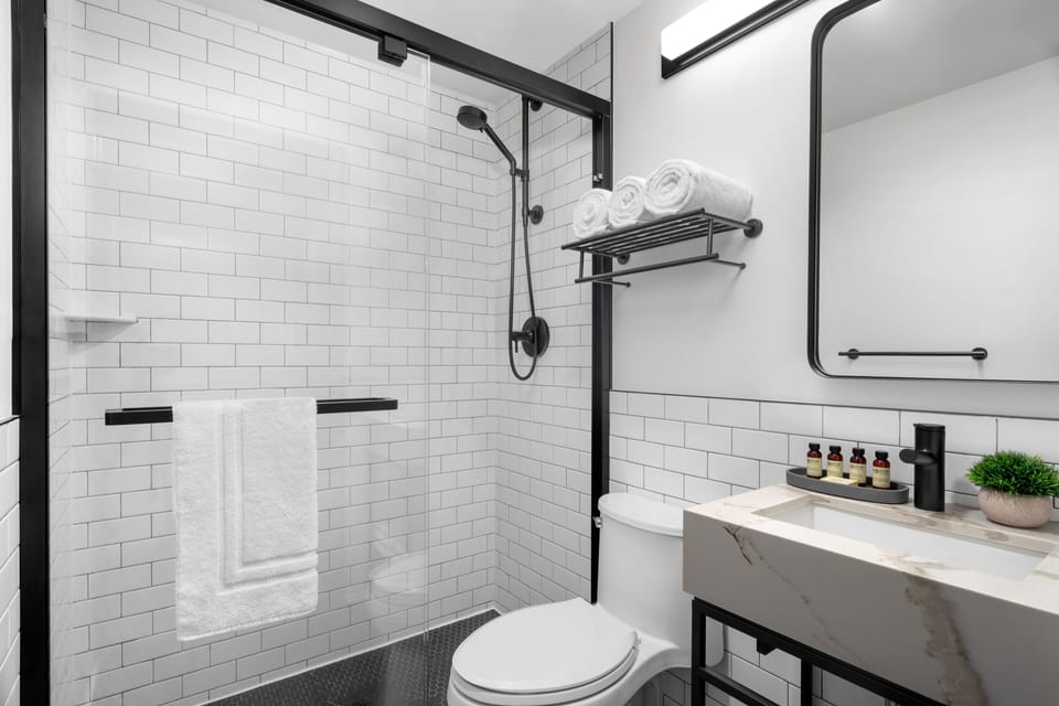 Premier Suite, 1 Bedroom | Bathroom | Combined shower/tub, free toiletries, hair dryer, slippers