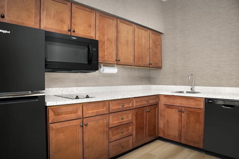 Fridge, microwave, stovetop, dishwasher