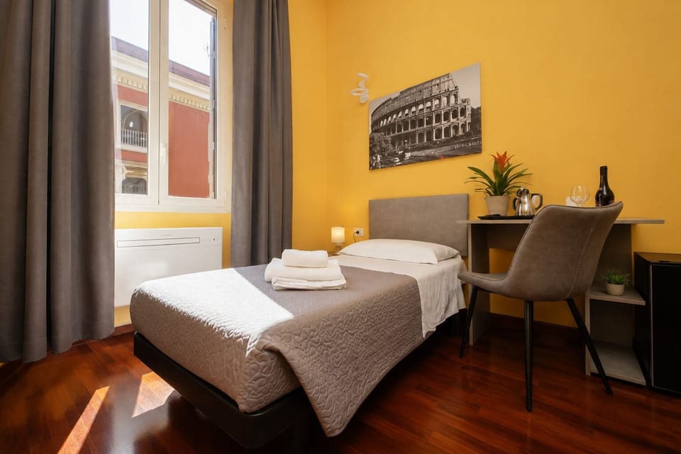 Standard Single Room | In-room safe, desk, iron/ironing board (on request), WiFi (free)