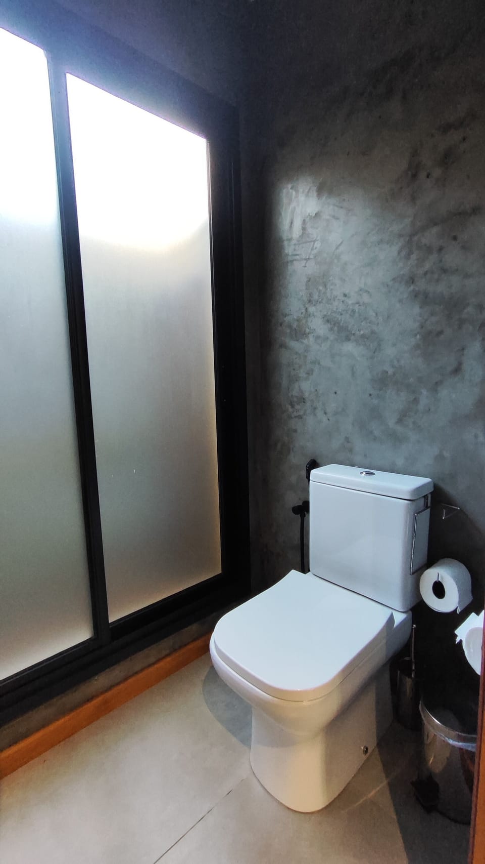 Deluxe Quadruple Room | Bathroom | Hair dryer, towels, soap, shampoo