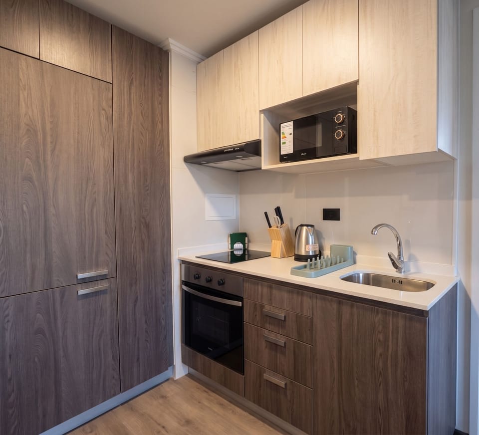 Apartment, 1 Bedroom | Private kitchen | Fridge, microwave, oven, cookware/dishes/utensils
