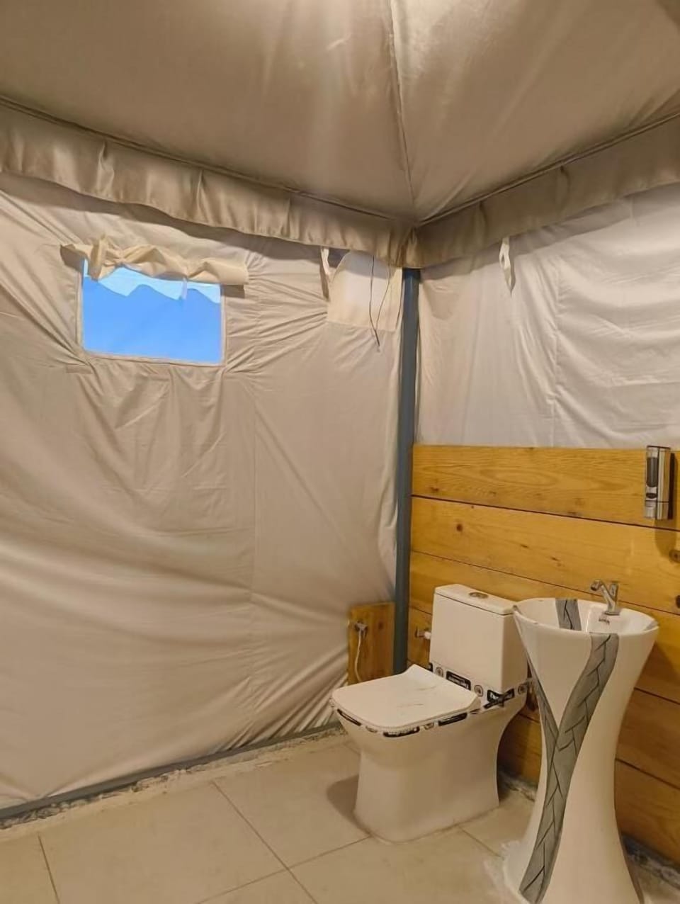 Deluxe Tent, Balcony, Garden View | Bathroom | Slippers