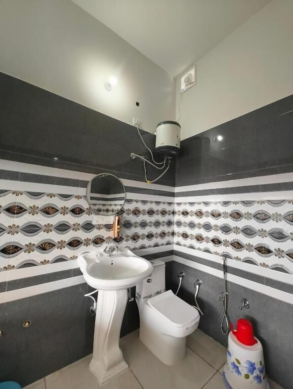 Superior Double Room, Balcony, Garden View | Bathroom | Slippers