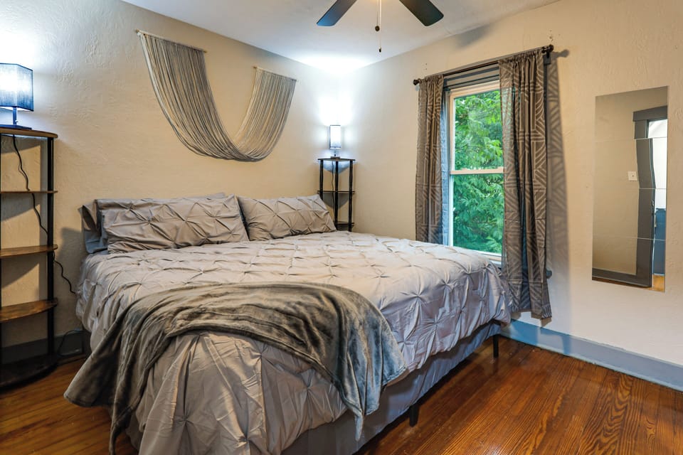 Walk to University & Hospital! Inviting Dayton Gem Apartment in Dayton