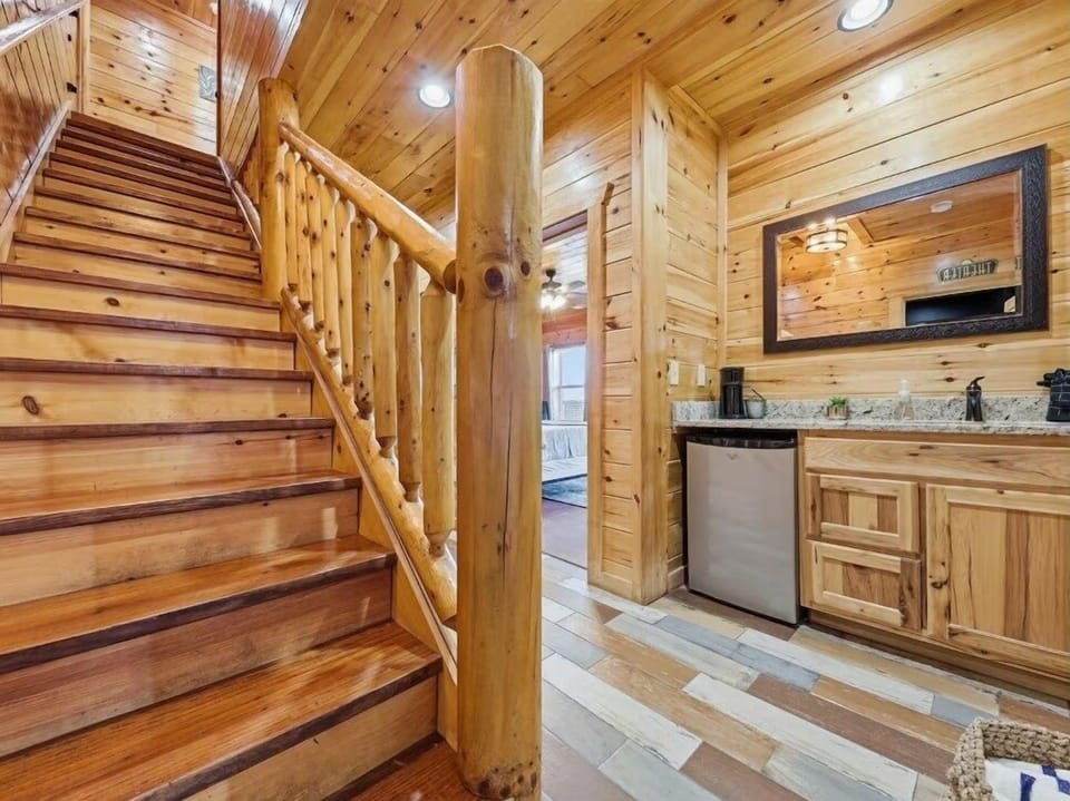 Cabin, 5 Bedrooms | Interior