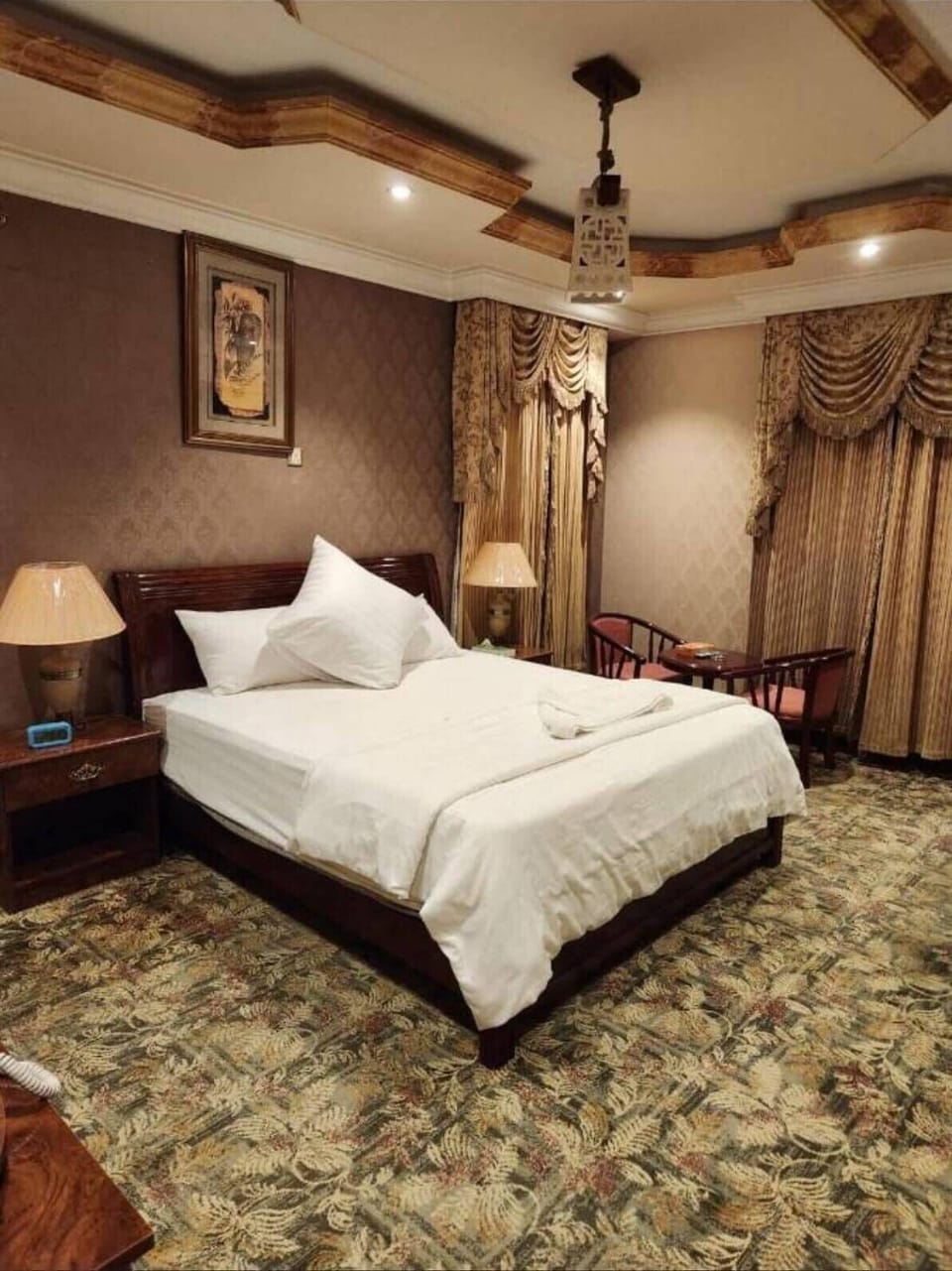 In-room safe, WiFi (free)