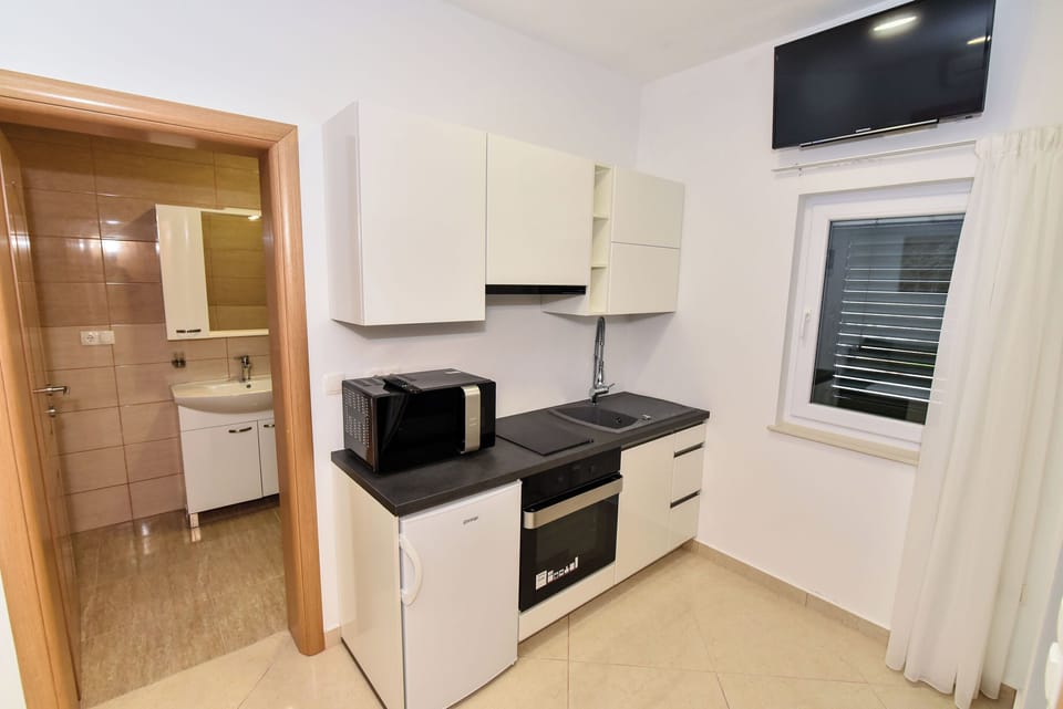 Apartment, 1 Bedroom, Smoking, Patio | Interior
