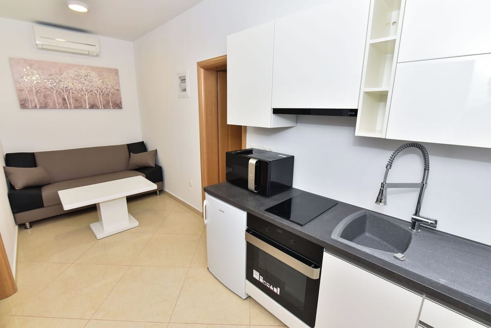 Apartment, 1 Bedroom, Smoking, Patio | Interior