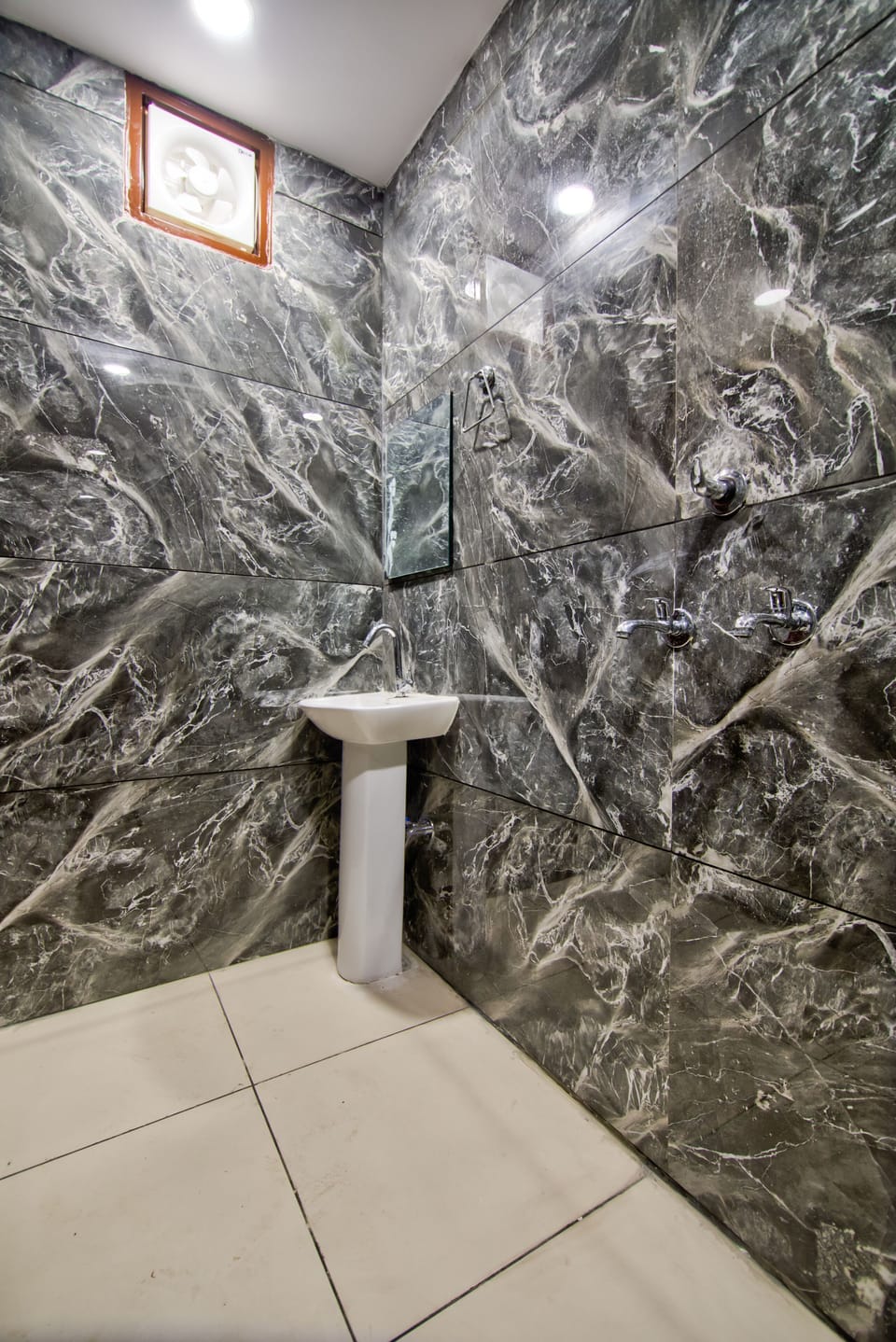 Luxury Double Room, City View | Bathroom | Shower, slippers, towels, soap