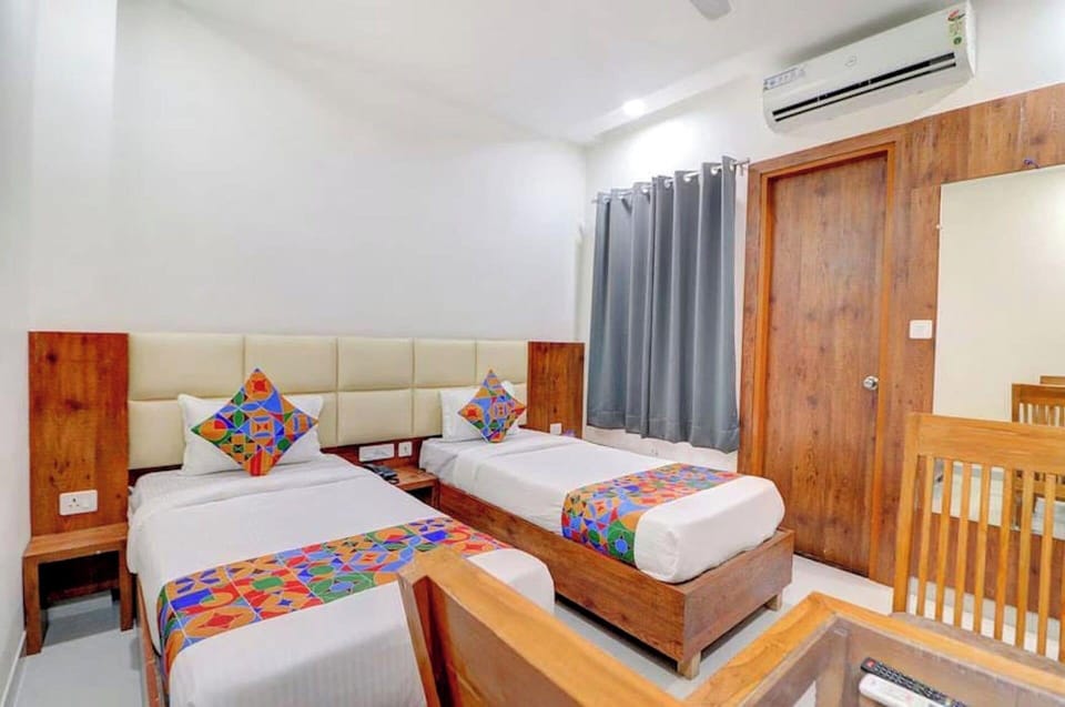 Classic Double Room | In-room safe, desk, laptop workspace, iron/ironing board