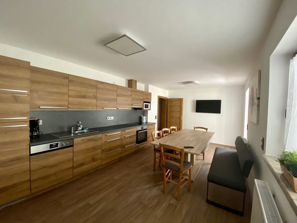 Comfort Apartment, 4 Bedrooms, Hill View | Private kitchen | Oven, stovetop, dishwasher, cookware/dishes/utensils