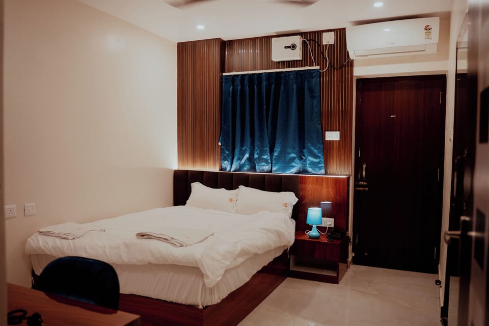 Deluxe Double or Twin Room, Balcony, Mountain View | Desk, laptop workspace, WiFi (free)