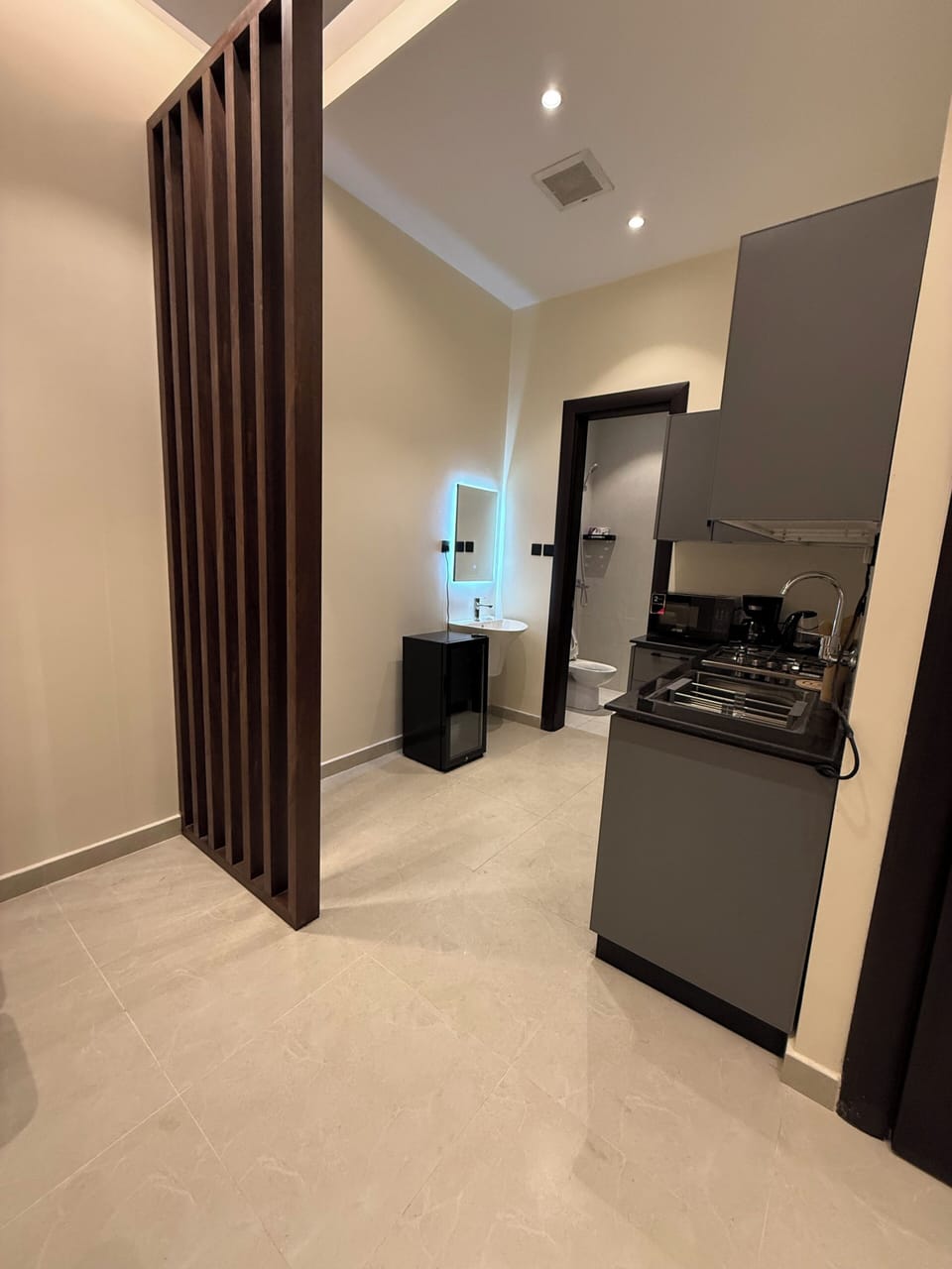 Studio Suite | Private kitchen | Espresso maker, coffee/tea maker, mini-fridge, microwave