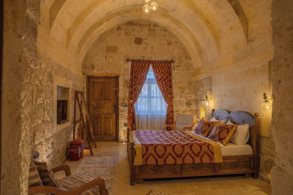 Deluxe Arched Room, Jacuzzi (104) | Premium bedding, desk, laptop workspace, WiFi (free)
