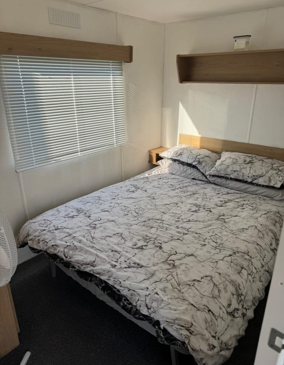 3 bedrooms, WiFi (free), bed sheets