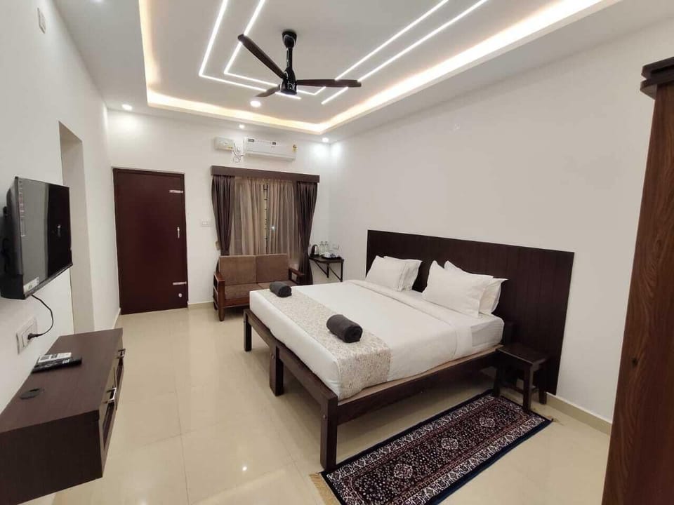 Deluxe Room, Balcony, Garden View | Desk, laptop workspace, WiFi (free)