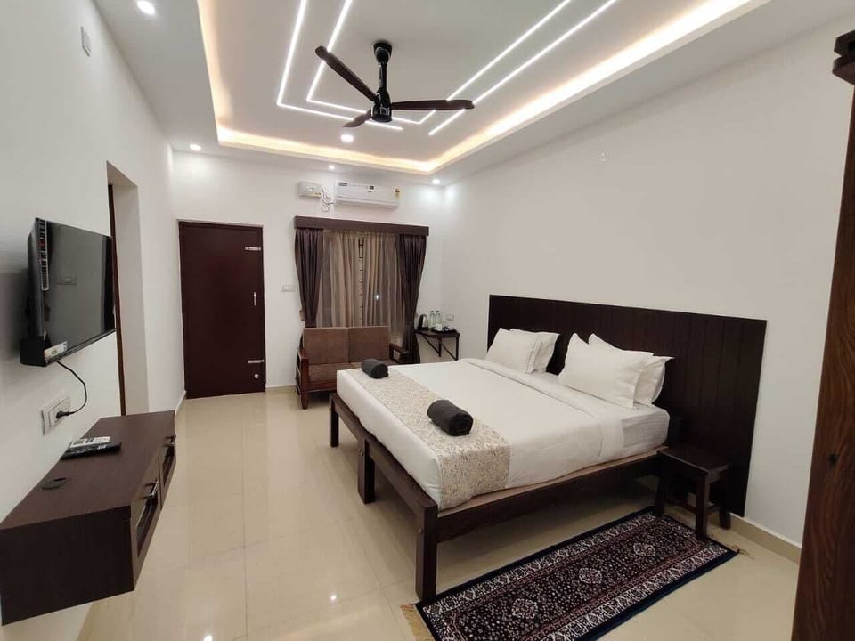 Deluxe Room, Balcony, Garden View | Desk, laptop workspace, WiFi (free)