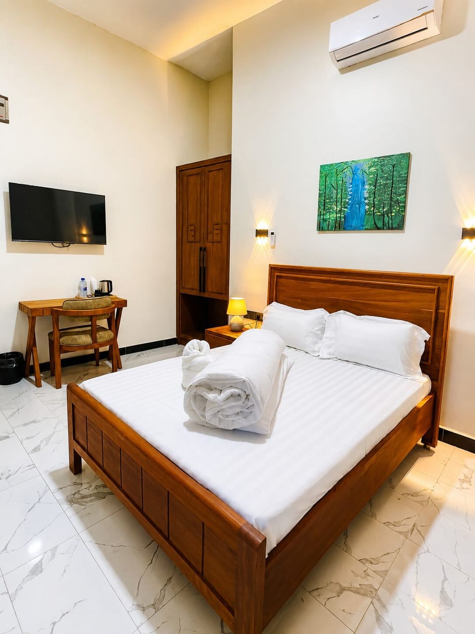 Classic Suite, City View | WiFi (free), bed sheets