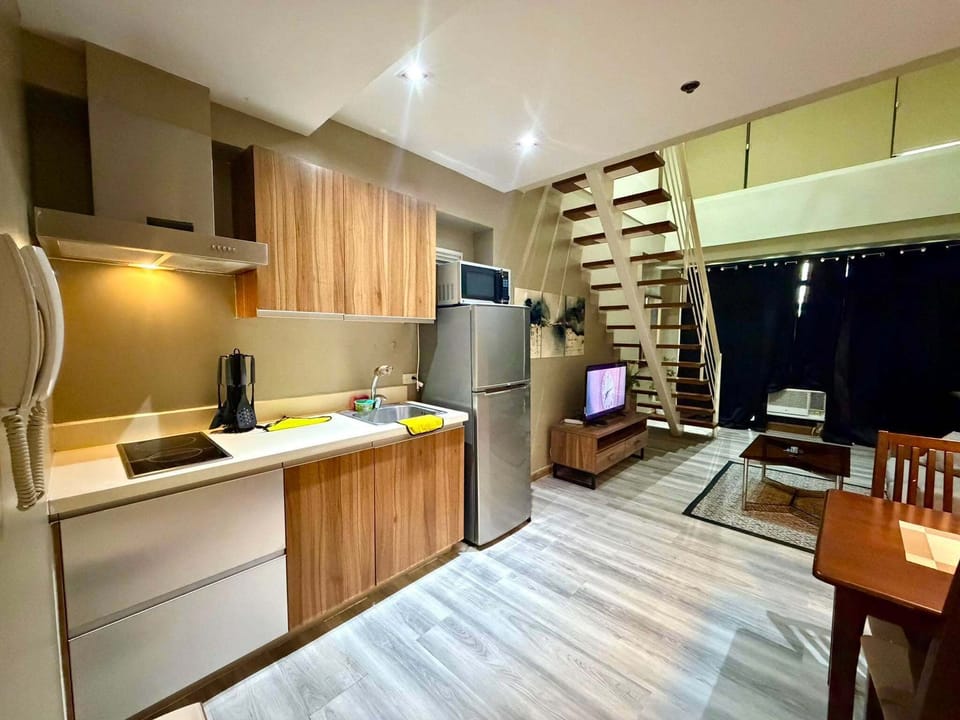 Comfort Loft, Bay View | Private kitchen | Fridge, microwave, stovetop, dishwasher
